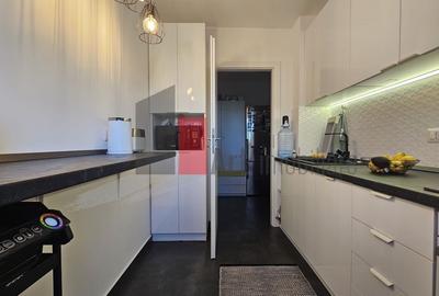 Apartament cu 3 camere semidecomandat în Militari