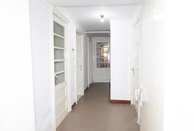 Se vinde impresionanta vila u 10 camere plus teren in centru Ploiești - 11