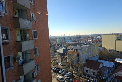 Central, langa Piata 700 - 11