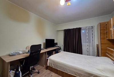 Apartament cu 3 camere decomandat, mobilat în Dacia