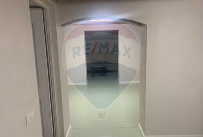 Spațiu comercial de închiriat 40 mp, în zona Decebal - 4