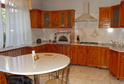 De VANZARE Casa spațioasă S+P+1E+M | Zona STIREX in Galati - 2