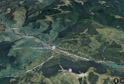 Teren retras panoramic cu panta lina, utilități si copaci mari - 13