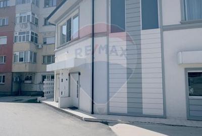 Proprietate premium în Filiași, locuință de lux cu spații comerciale - 53