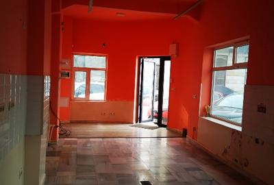 Spatiu comercial parter  amplasat pe colt suprafata constr. 50 mp + 50mp subsol. - 5