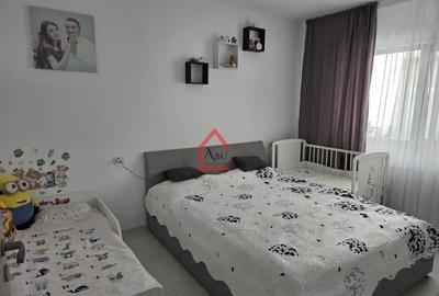 Apartament cu 3 camere semidecomandat în Valea Lupului