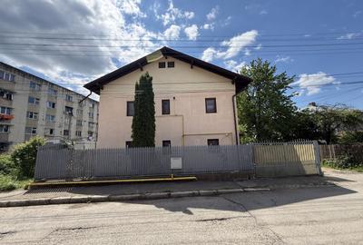 Vila construită in 2010 - P+1+pod - S=236 mp și curte 238 mp Campina! - 42