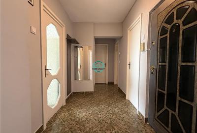 Apartament cu 2 camere de vanzare, decomandat, in Tudor str. Infratirii - 8