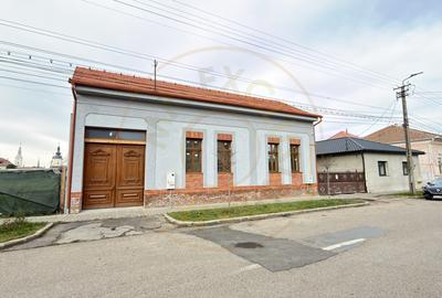 Cladire de inchiriat – ideala pentru clinica medicala sau alte afaceri - Carei - 1