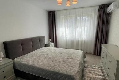 Apartament cu 4 camere decomandat în Drumul Taberei