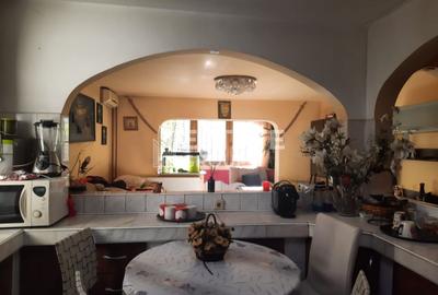 Apartament cu 3 camere decomandat, mobilat în Girocului