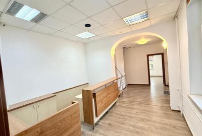 MOȘILOR - VILĂ DE ÎNCHIRIAT-  PENTRU BIROURI- CLINICA MEDICALA- AFTER SCHOOL - 1