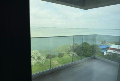 Vând apartament spațios cu 3 camere, situat în stațiunea Mamaia - 1
