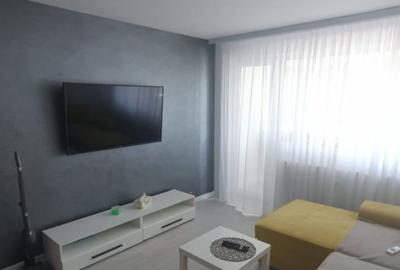 Închiriez apartament 2 camere decomandat.