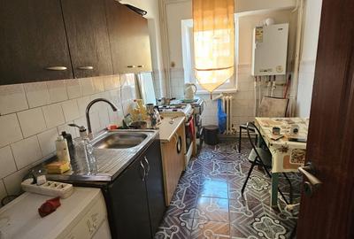 350euro/luna, Galata, apartament 2 camere, mobilat si utilat modest - 2