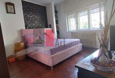 Apartament cu 3 camere de vanzare-Piata Victoriei - 1