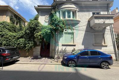 Apartament cu 4 camere semidecomandat în Victoriei
