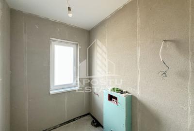 Jumatate de duplex de vanzare cu 5 camere despartit prin garaj - 21