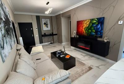 Apartament cu 3 camere semidecomandat, mobilat în Pipera