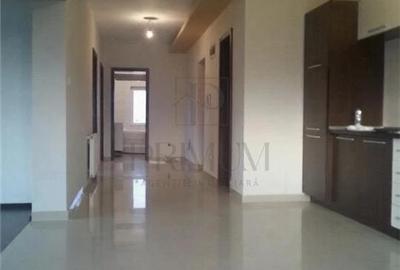 Apartament cu 3 camere decomandat în Giroc
