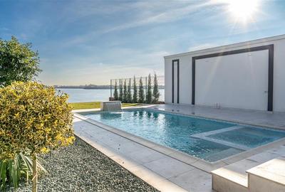 CERNICA,VILA INDIVIDUALA,5 CAMERE,453 MP,TEREN 587 MP,PISCINA,DESCHIDERE LAC - 25