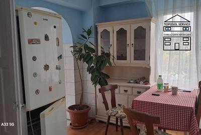 Apartament cu 3 camerere, decomandat