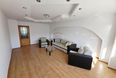Apartament cu 2 camere de vânzare în zona 1 Mai - 2