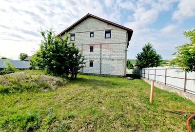 Casă spațioasă S+P+1E+M și teren generos 1664 mp - 60