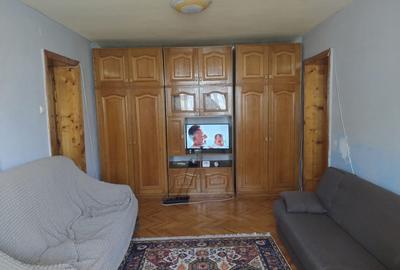 Apartament cu 2 camere semidecomandat, mobilat în Tipografilor