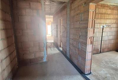 Duplex 4 camere - despartit prin CT - zona foarte buna - asfalt - posibilitate a - 13