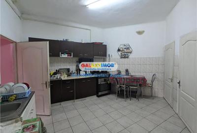 Calea Calarasilor,tot etaj 1  1, supr.util 200 mp,garaj,curte,pod inal - 7