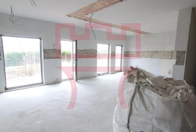 OFERTA Casa individuala cu panorama semifinisata necesita investitii - 4