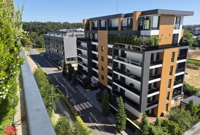 Apartament cu 5 camere semidecomandat în Băneasa