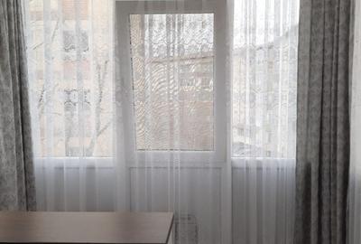 Apartament cu 3 camere semidecomandat, mobilat în Spitalul Județean