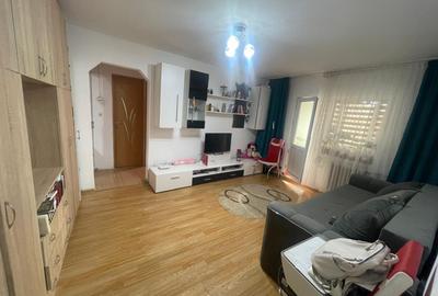 Apartament cu 2 camere semidecomandat, mobilat în Craiovița Nouă