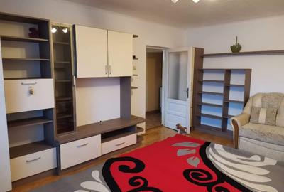 Apartament cu 3 camere decomandat, mobilat în Alfa
