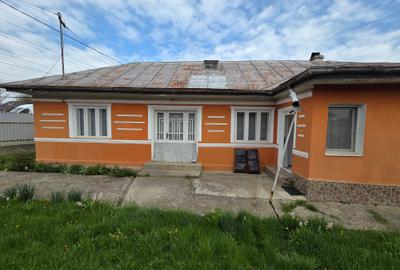 De vanzare casa din caramida in Sascut Targ cu deschidere la E85 - 2