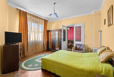 Apartament 2 camere, loc de parcare, teren propriu,strada Constituției - 2
