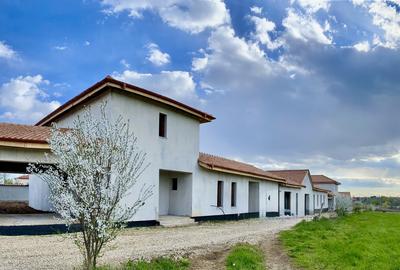 Casă individuală cu 6 camere în Balotești