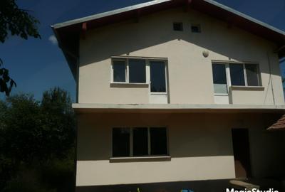 Giurgiu - Comuna Toporu - Casa P+2 - Constructie 2010 - Teren 3200 mp - 1