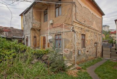 Vilă pe str Alexandru Ioan Cuza, 10 camere, S + P + E, teren 282 mp - 24