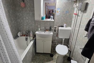 Liviu Rebreanu intersectie 1 Decembrie 1918, langa Auchan Titan, Poarta 4 - 15