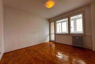 Apartament cu 3 camere semidecomandat în Iancului