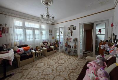 Apartament cu 4 camere decomandat, mobilat în Pache Protopopescu