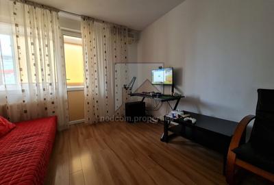 Apartament cu 2 camere semidecomandat, mobilat în 1 Mai