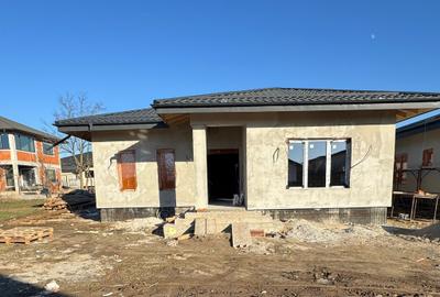 Adio, bloc! Vilă cochetă pe parter în Brănești – Oaza ta de sănătate la 30 min d - 1