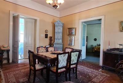 CASA DEOSEBITA IN ZONA CENTRALA - 1