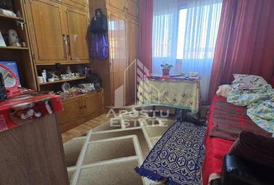Apartament de vanzare cu 3 camere, centrala proprie, etaj 3, Lipovei - 5