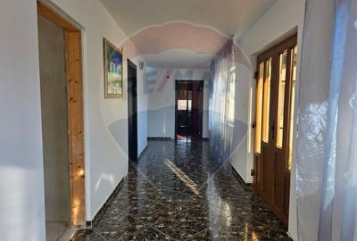 De vanzare casa solida cu teren generos si acces facil Lespezi Bacau - 2