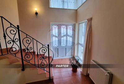 Casă / Vilă de lux cu 2 garaje, 10 camere de vânzare în BAIA MARE - 37